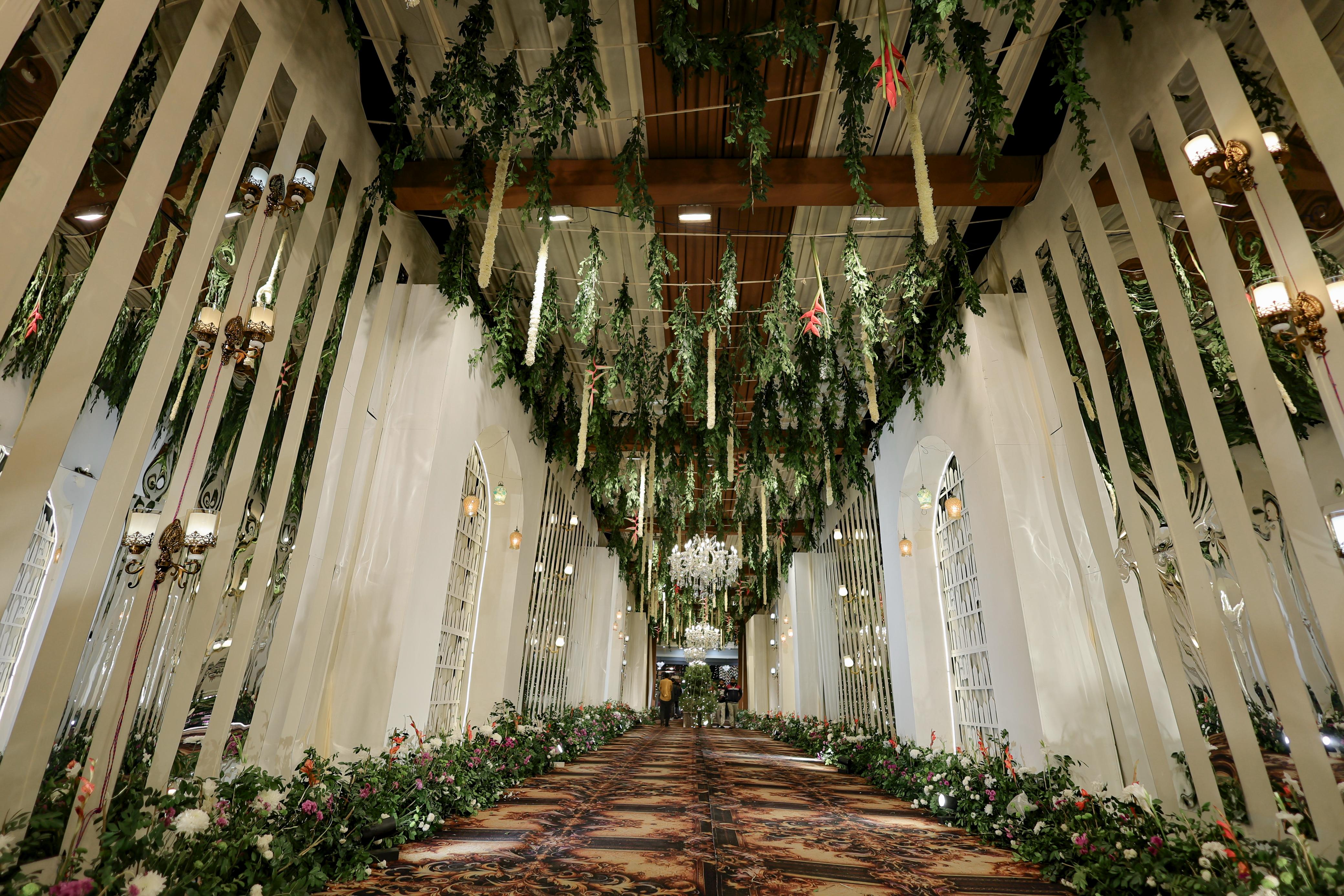 Raj Garden decorated banquet walkway